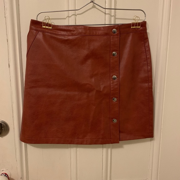 Brown faux leather side button skirt - Picture 2 of 5